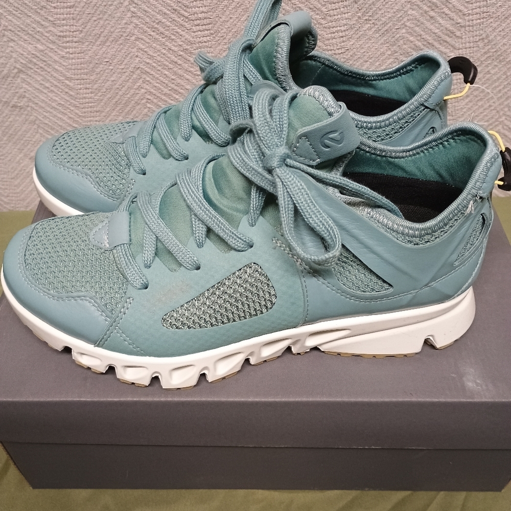 Ecco Blue Size 6-6.5 Shoes